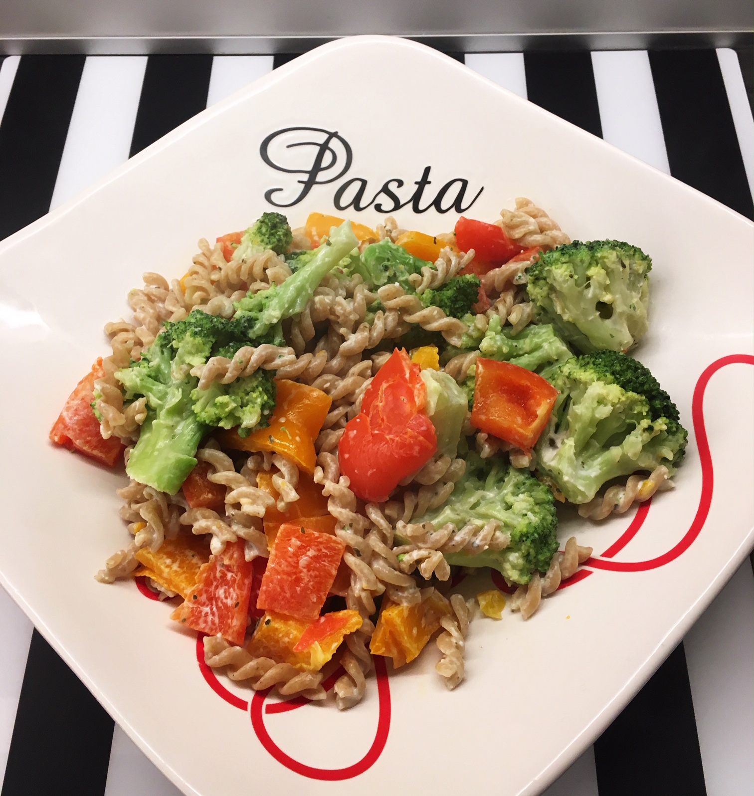 pasta with bell peppers and broccoli